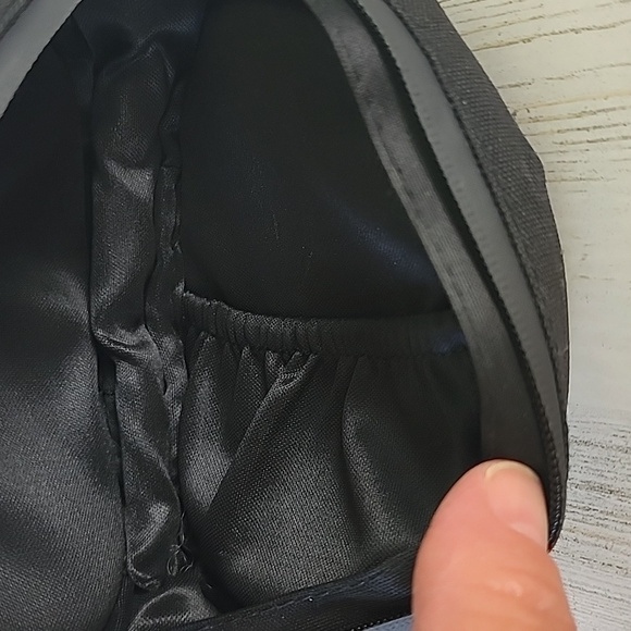 Beats black foldable zipup headphones case with inside pouch CASE ONLY - Picture 3 of 3